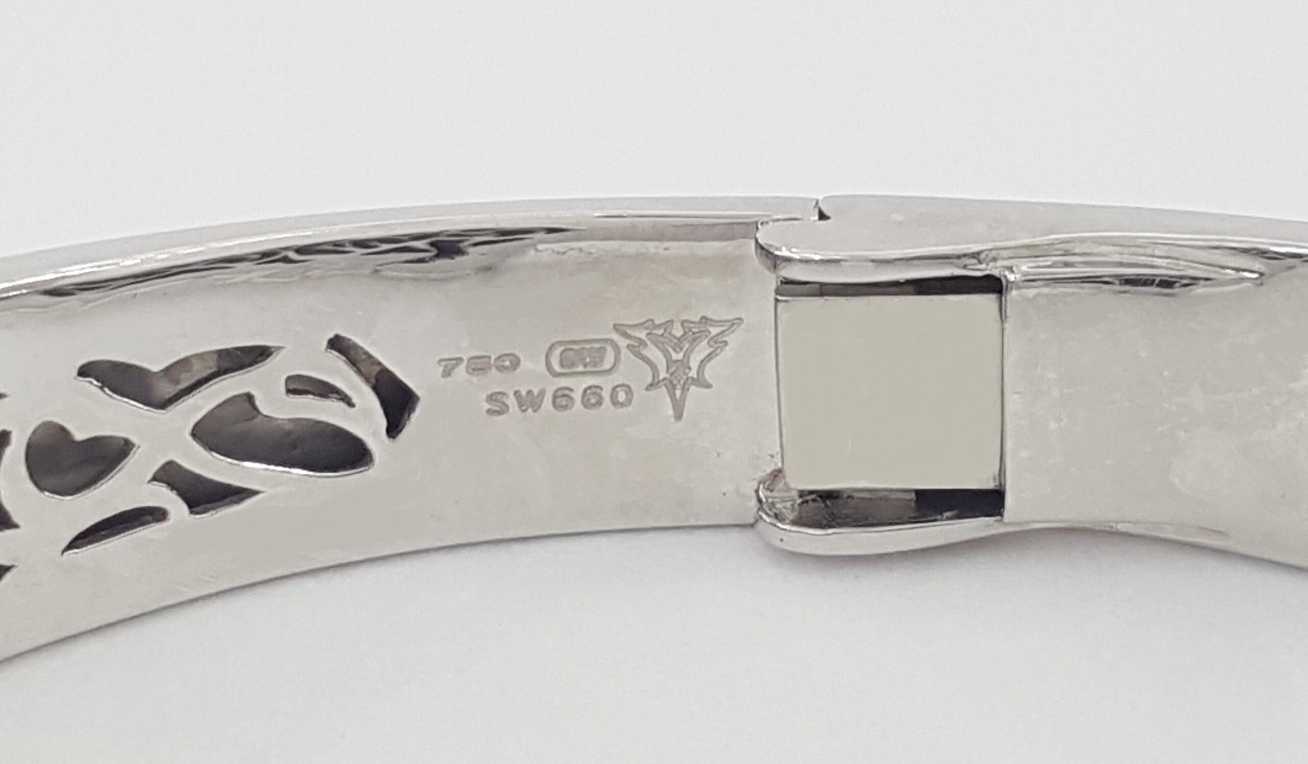 Stephen Webster Verne Sushi Hematite Diamond Bangle Bracelet 18K W Gold 2.1 ct