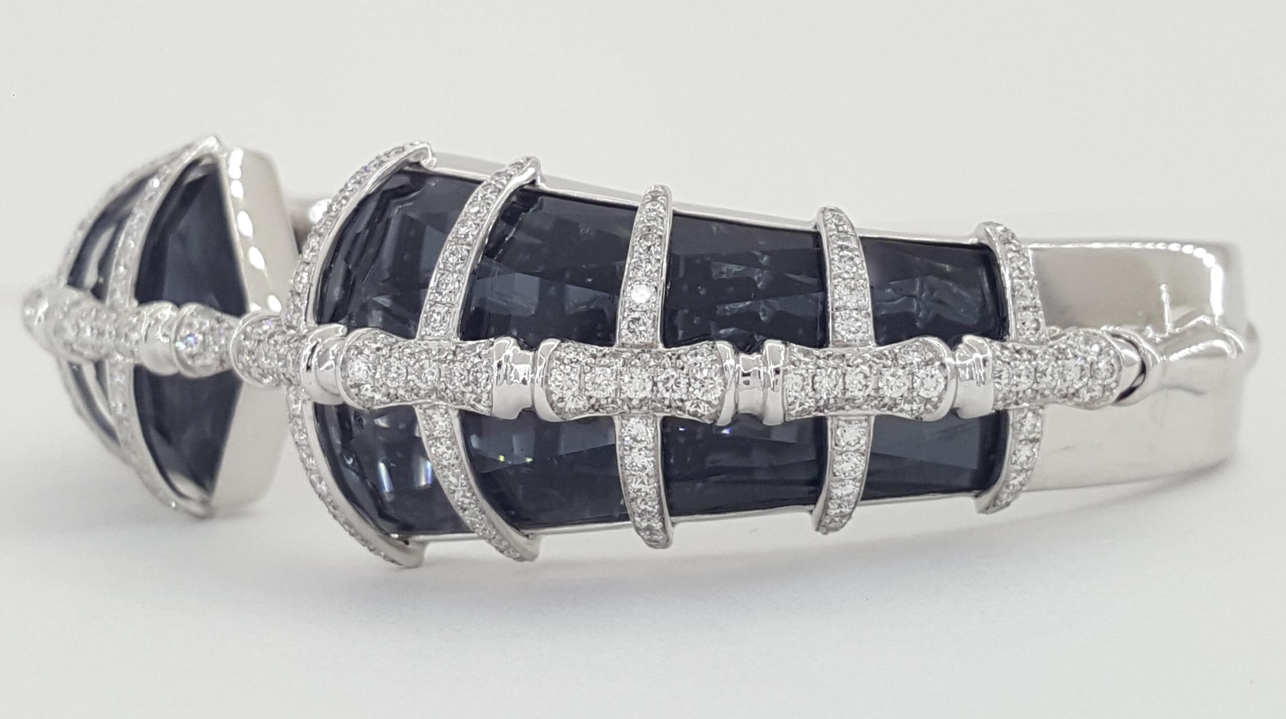Stephen Webster Verne Sushi Hematite Diamond Bangle Bracelet 18K W Gold 2.1 ct