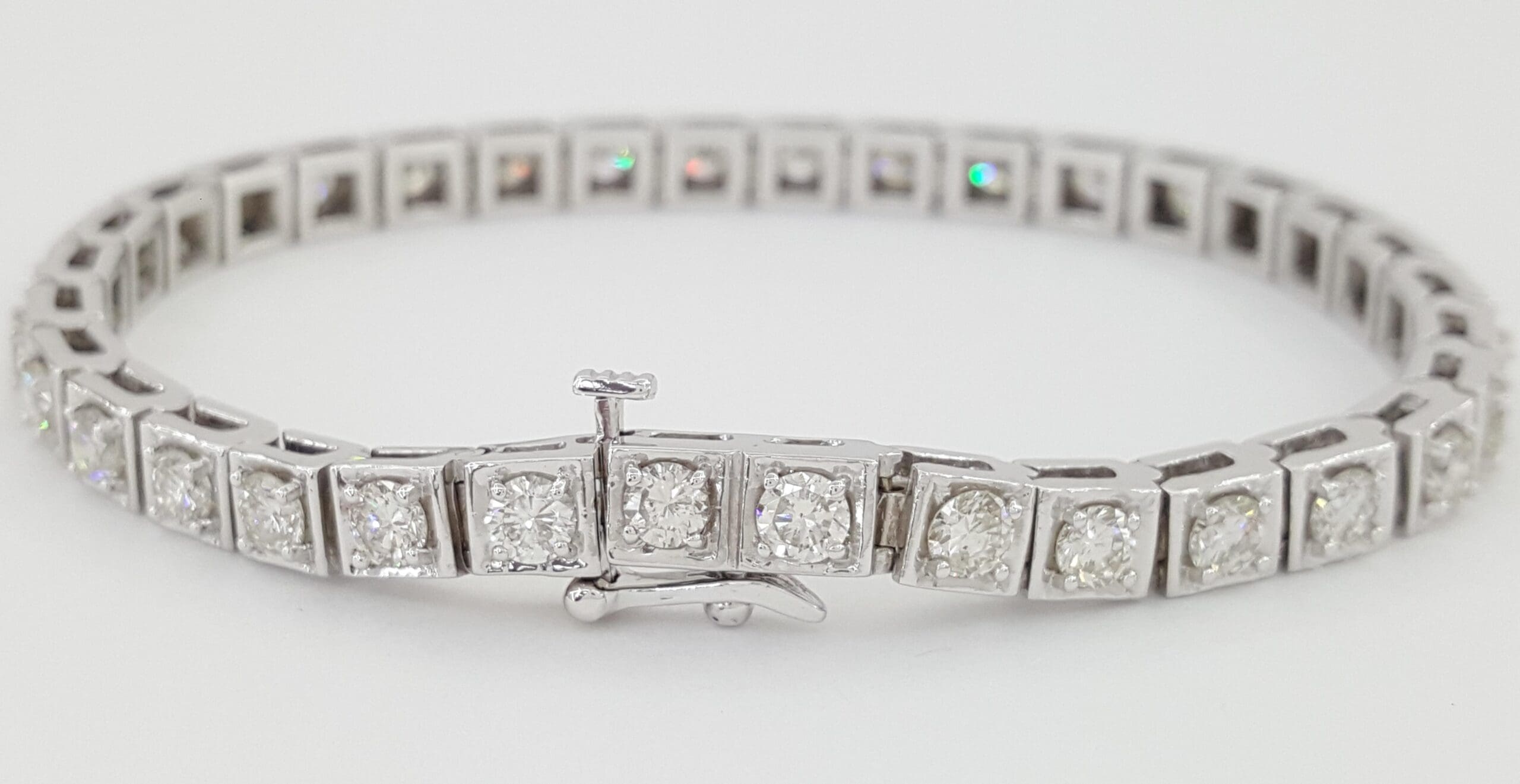 Round Brilliant Diamond Straight Line Tennis Bracelet 5.5 ct 14K White Gold