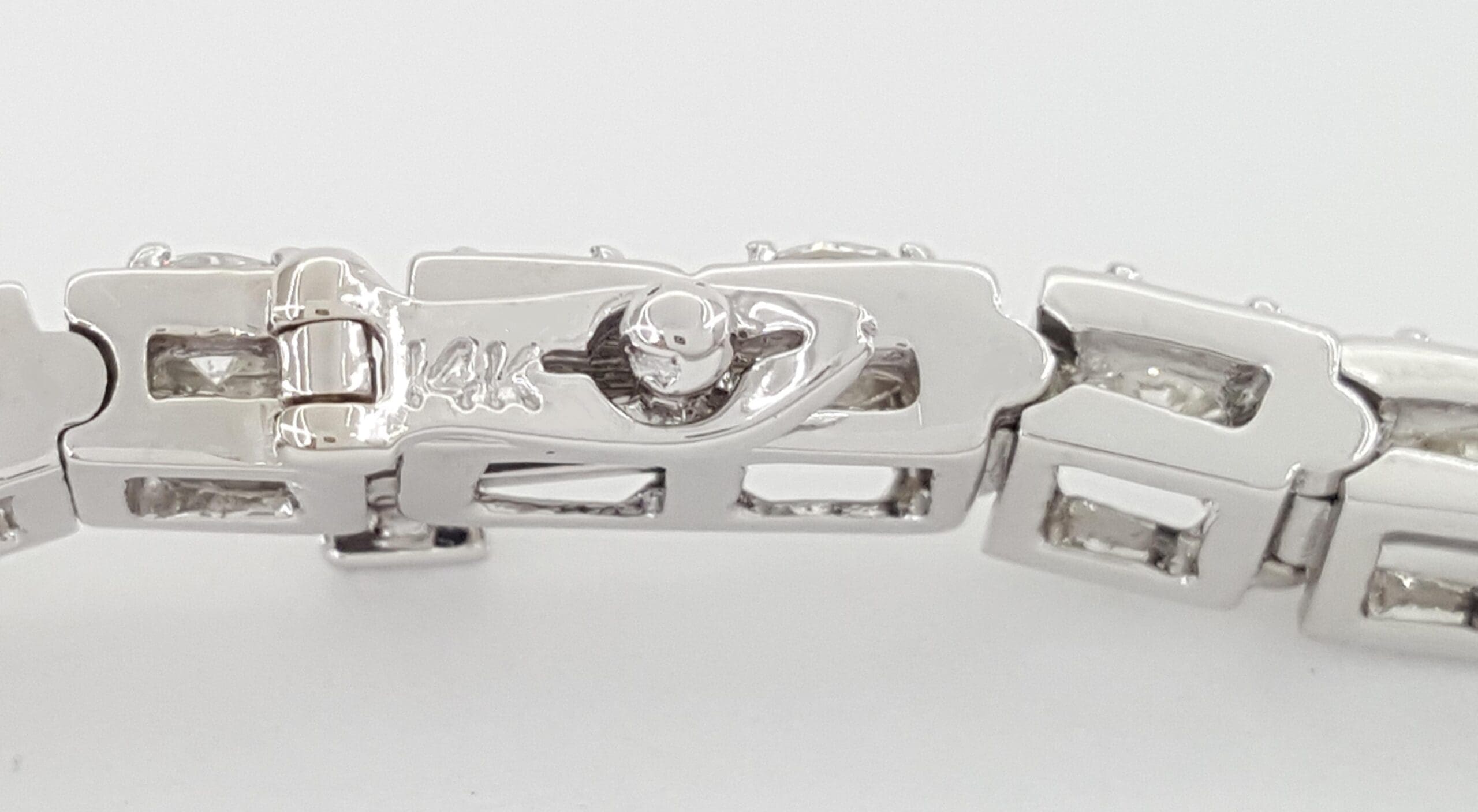 Round Brilliant Diamond Straight Line Tennis Bracelet 5.5 ct 14K White Gold