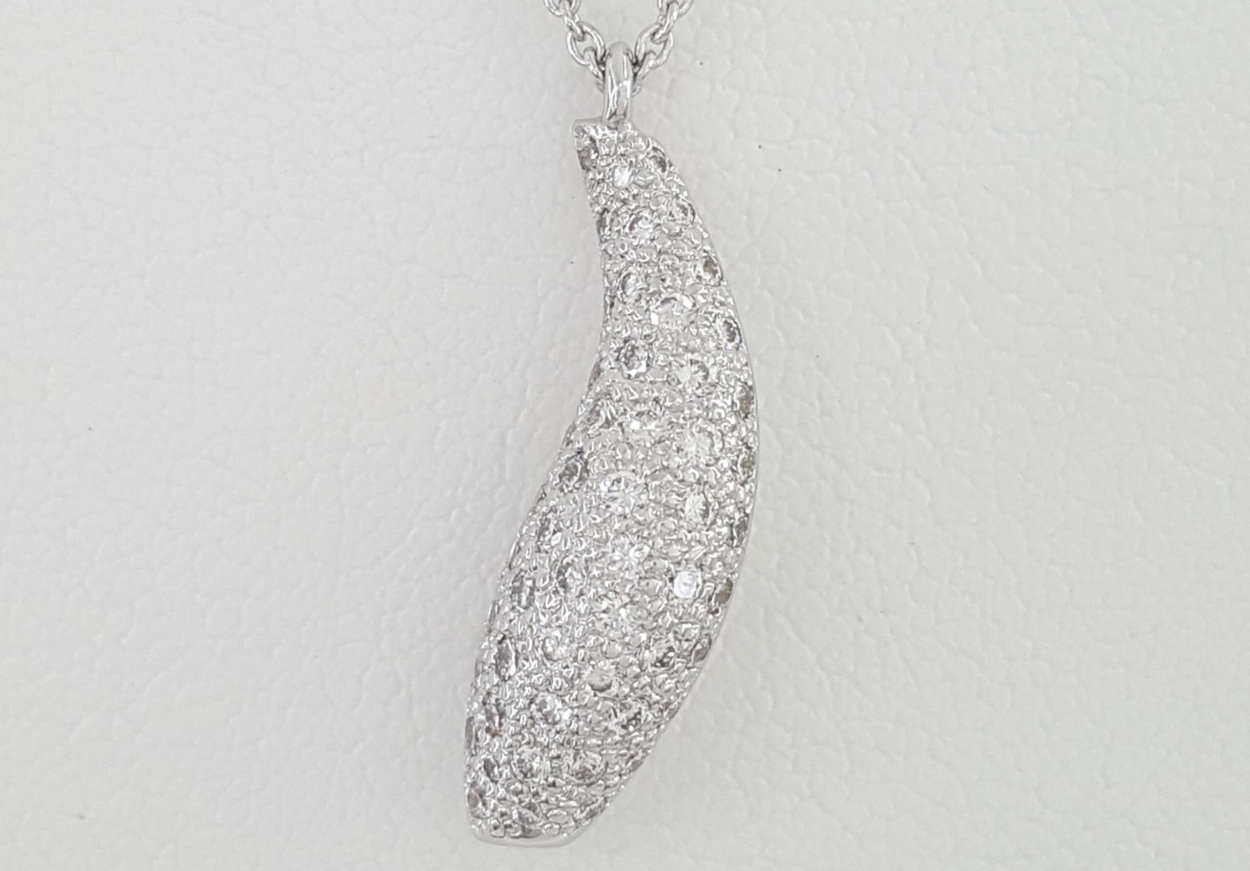 Tiffany & Co Frank Gehry Diamond Pave Fish Necklace 24.3 mm 0.75 ct 18k Gold