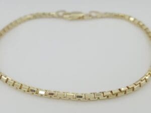 Round Box 14K Yellow Gold Bracelet 6.8" 2.2 mm 5 grams