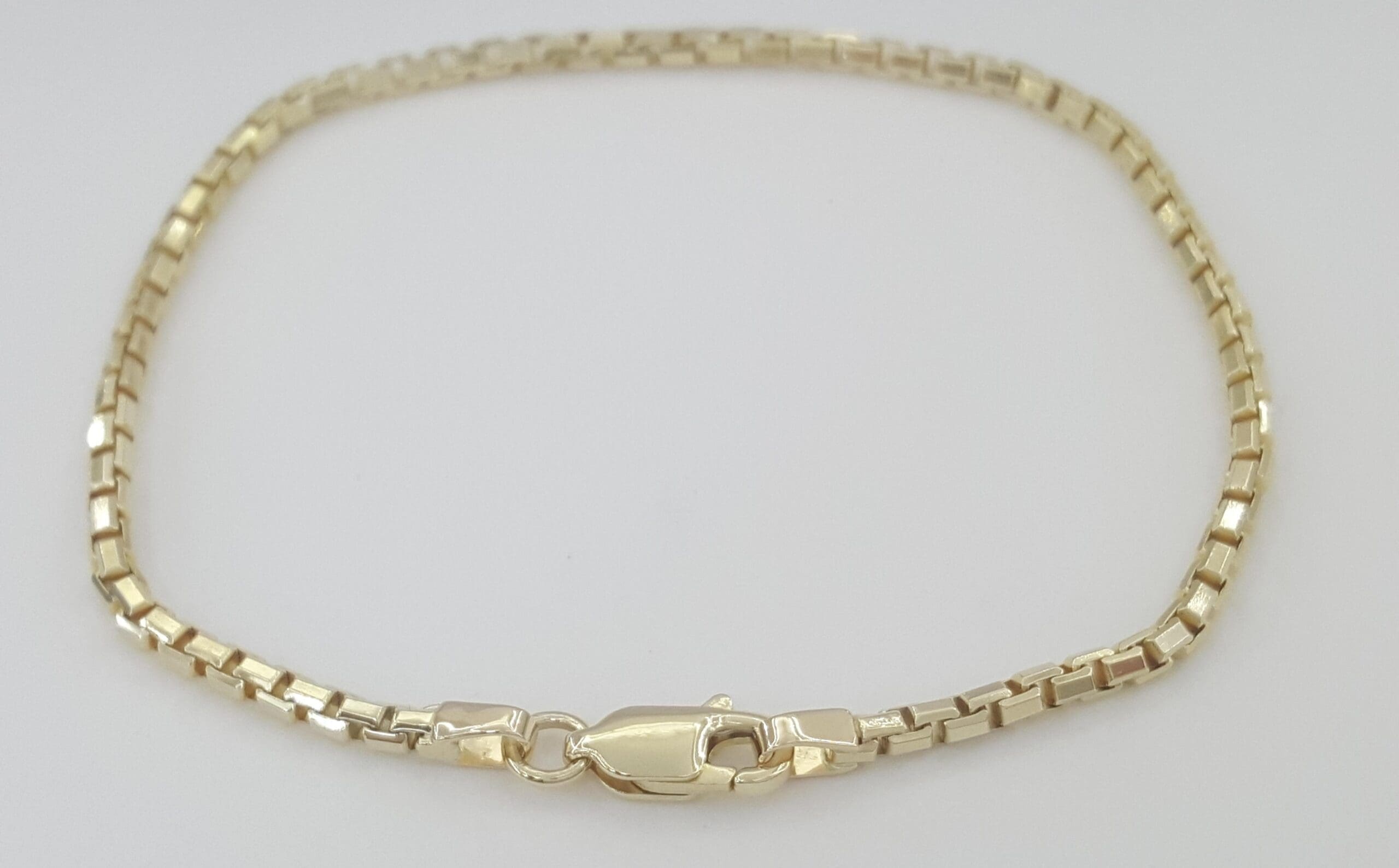 Round Box 14K Yellow Gold Bracelet 6.8" 2.2 mm 5 grams