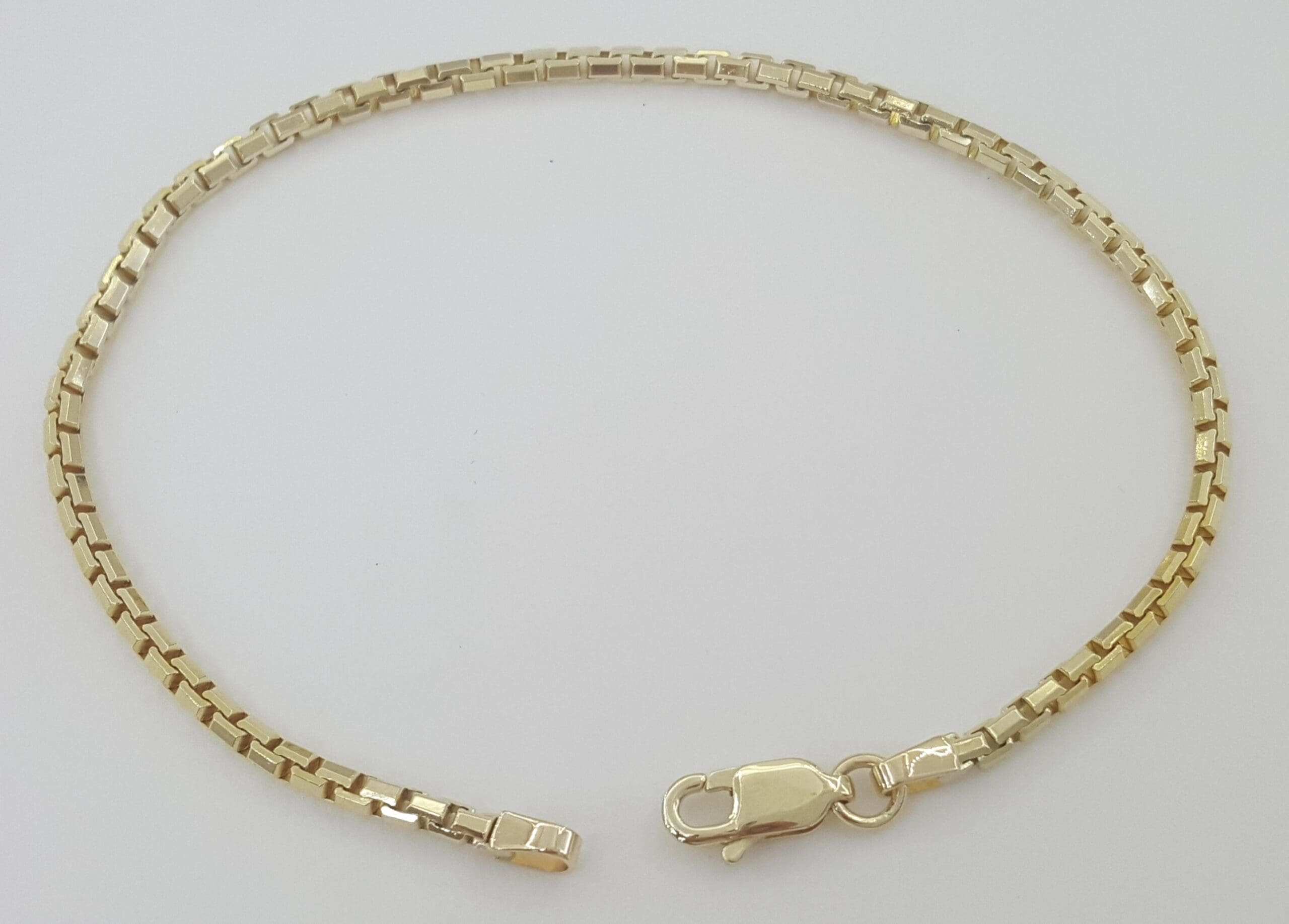 Round Box 14K Yellow Gold Bracelet 6.8" 2.2 mm 5 grams