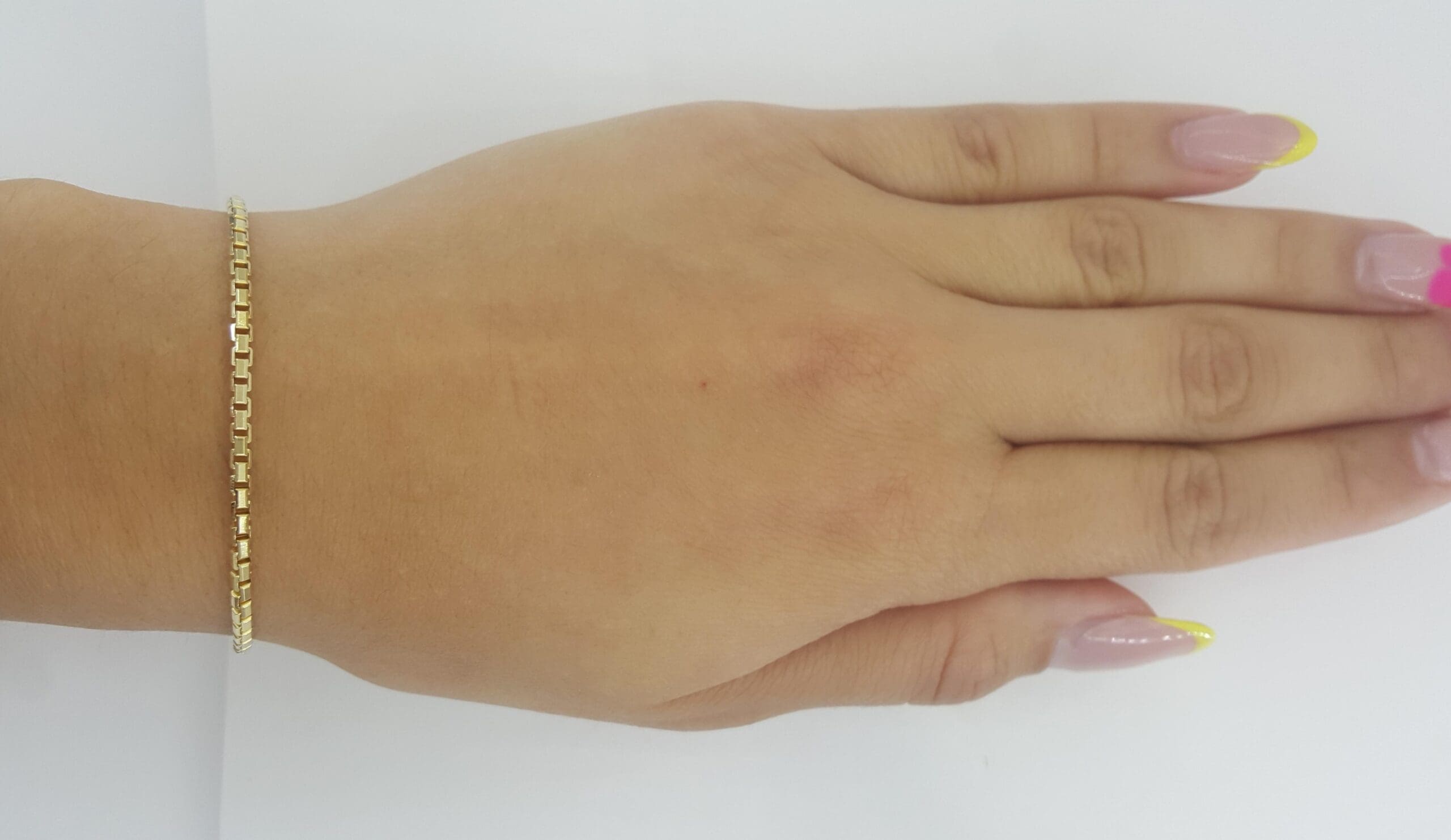 Round Box 14K Yellow Gold Bracelet 6.8" 2.2 mm 5 grams