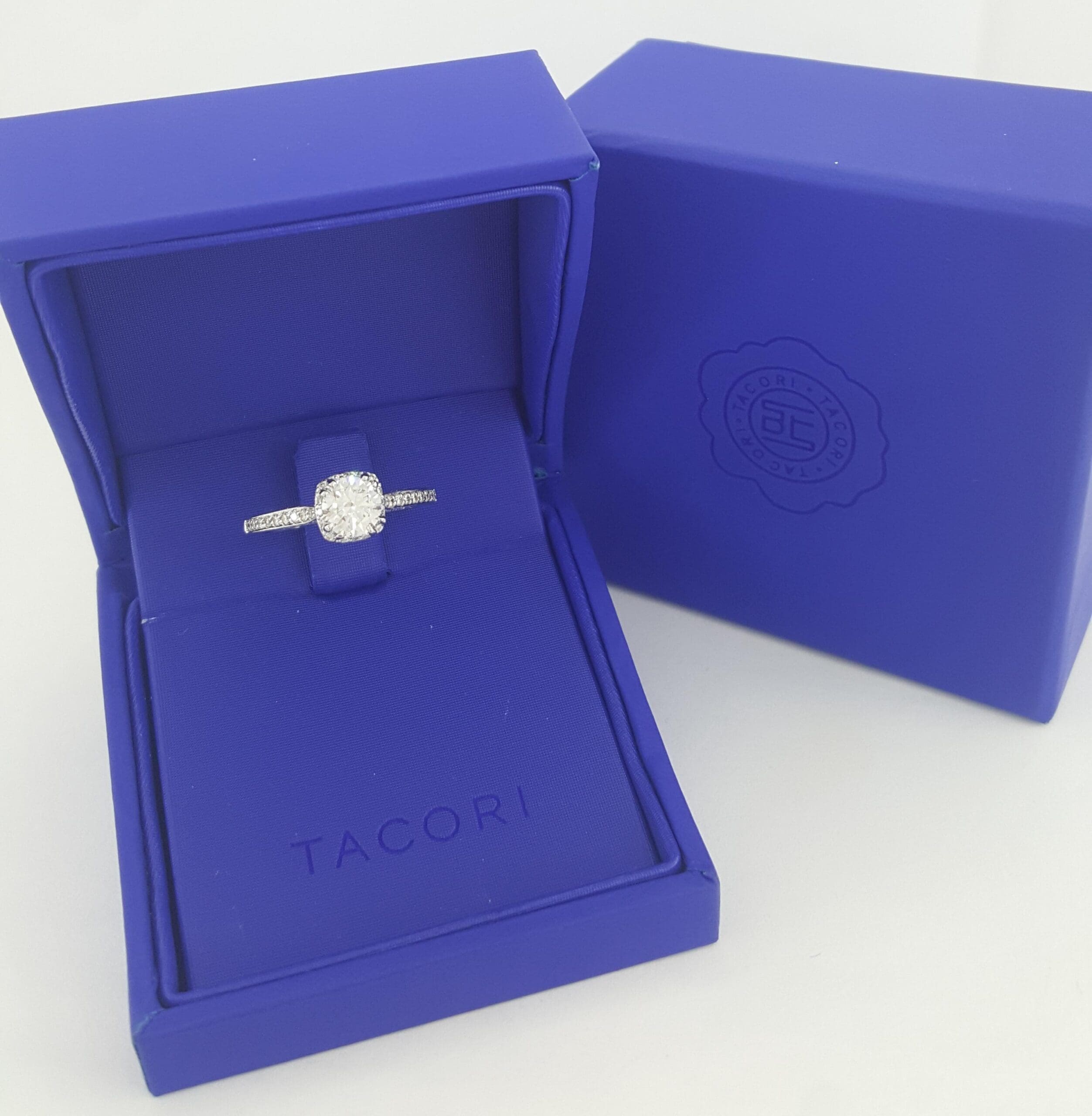 Tacori Dantela Halo Diamond Engagement Ring 0.95 ct Platinum GIA