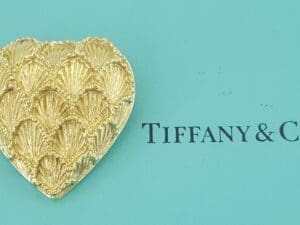 Tiffany & Co Vintage Scalloped Heart Brooch Pin Pendant 18K Yellow Gold 1.2"