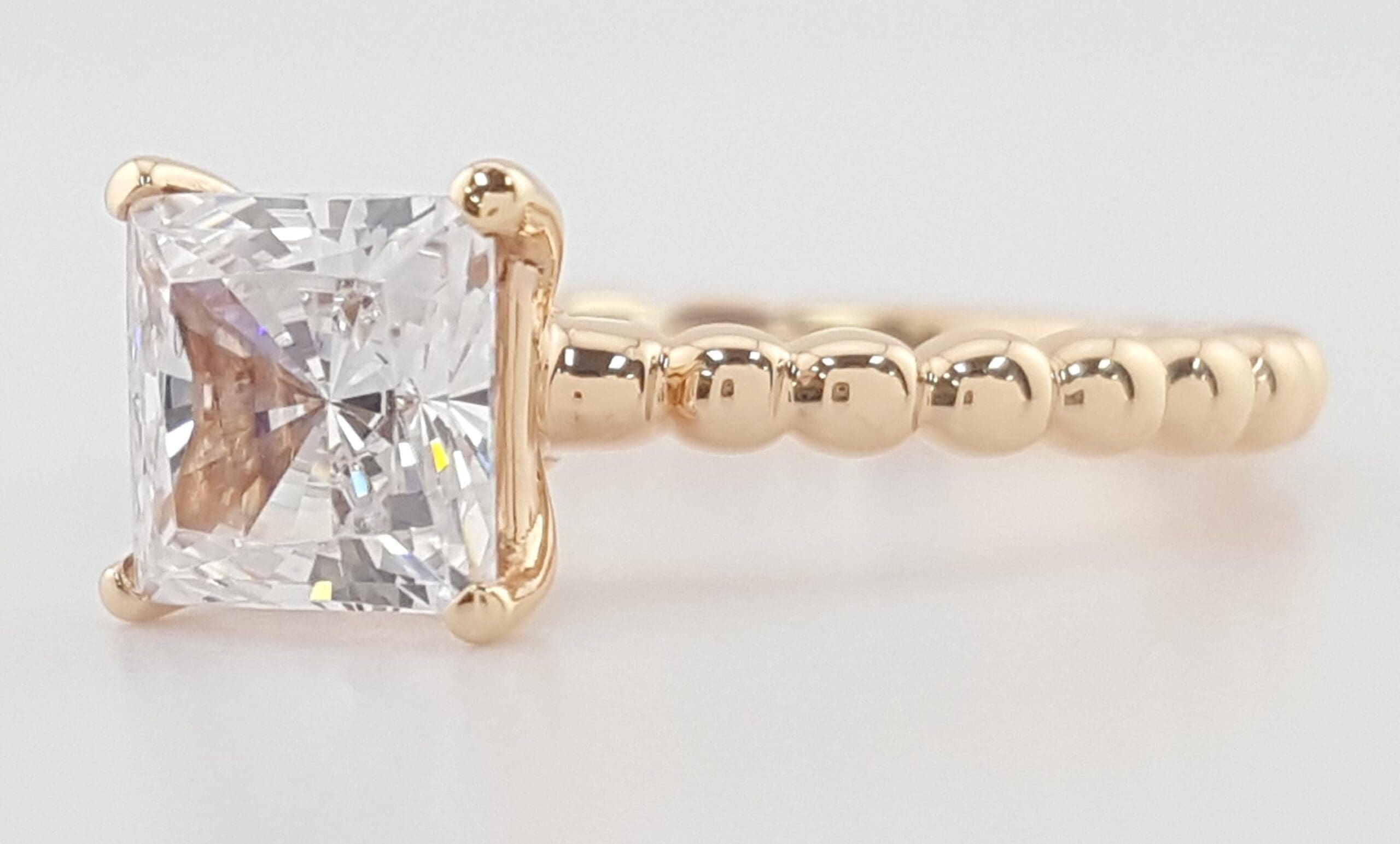 Ritani 1RZ1325 Surprise Diamond Beaded Semi-Mount Engagement Ring 18k Gold $830