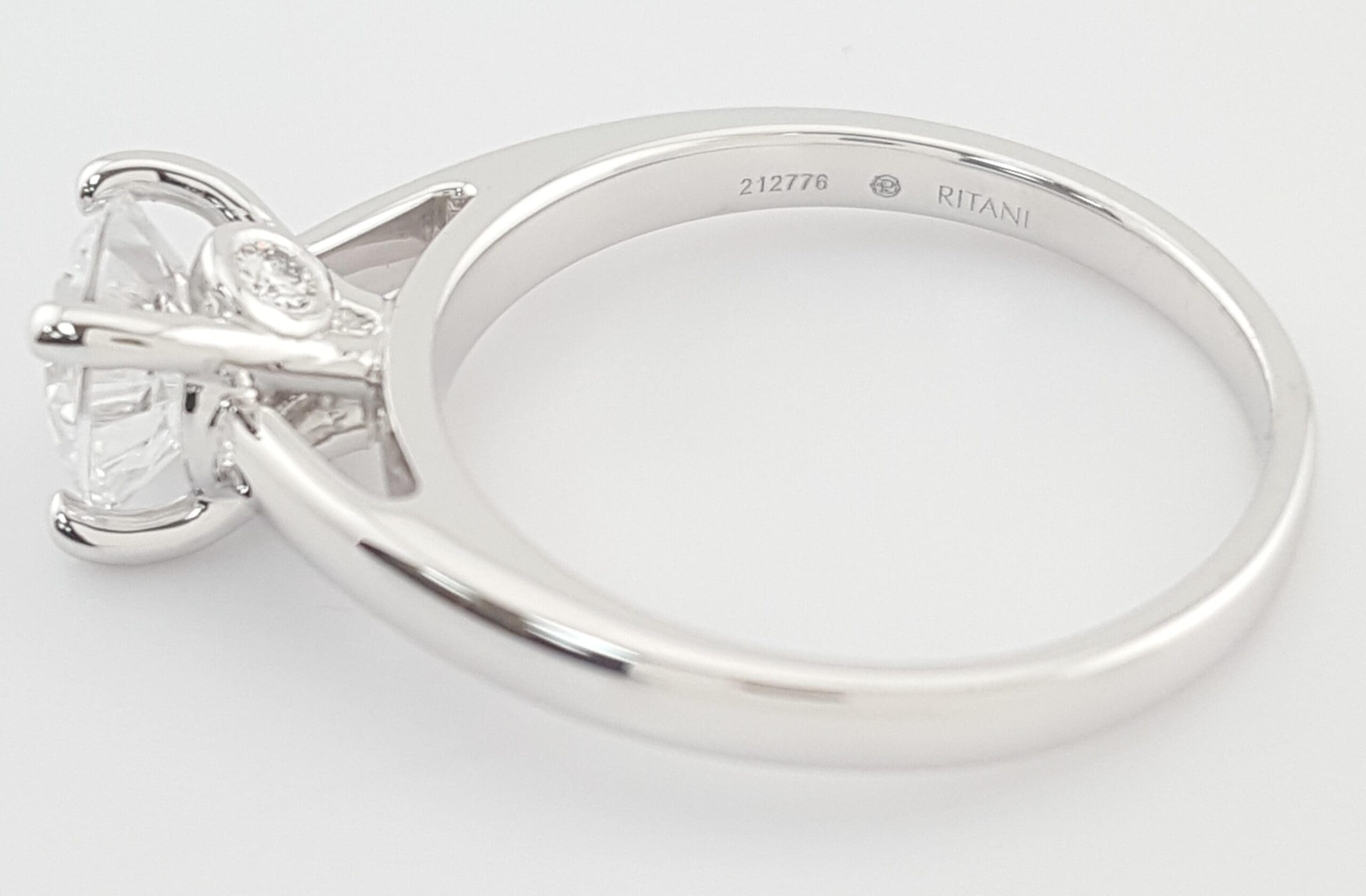 Ritani 1RZ7234 Cathedral Surprise Semi-Mount Engagement Ring 18k Gold Rtl $1492