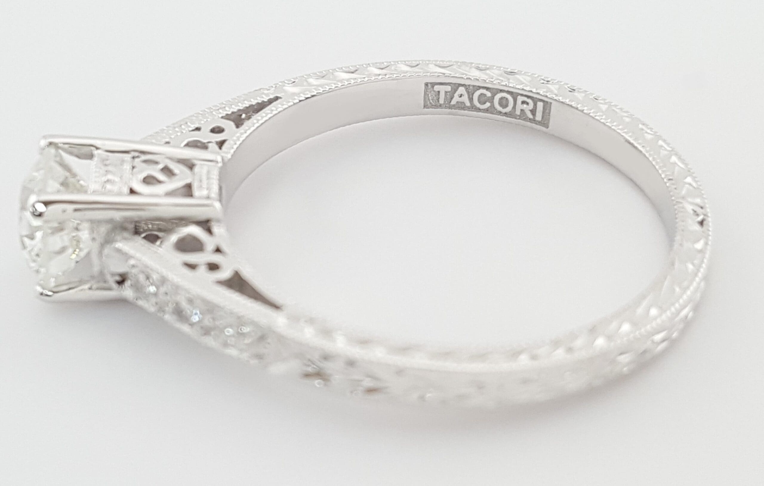 Simply Tacori Round Solitaire Engagement Ring 67299 18K Gold 0.69 ct Rtl $4,500