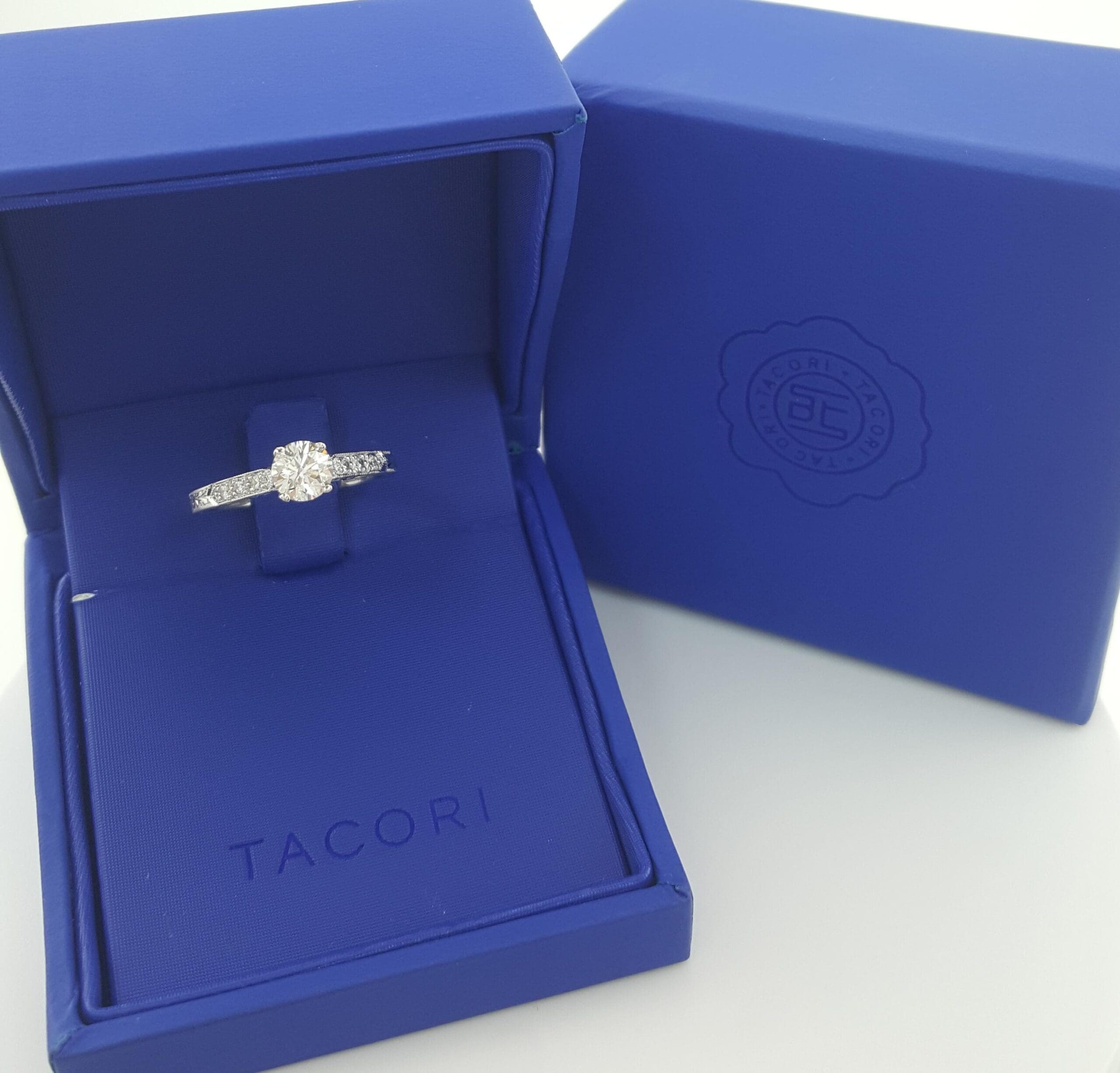 Simply Tacori Round Solitaire Engagement Ring 67299 18K Gold 0.69 ct Rtl $4,500