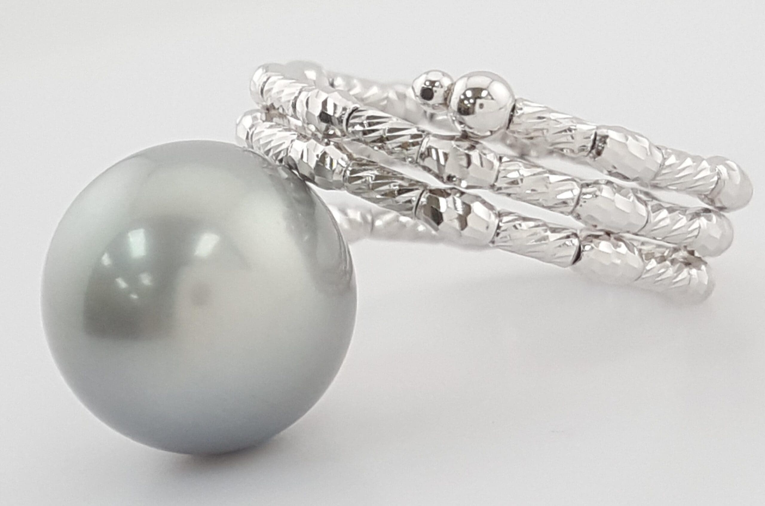 Tahitian Black Pearl 18k White Gold Flexible Ring 11.3 mm Pearl 3.2 Grams