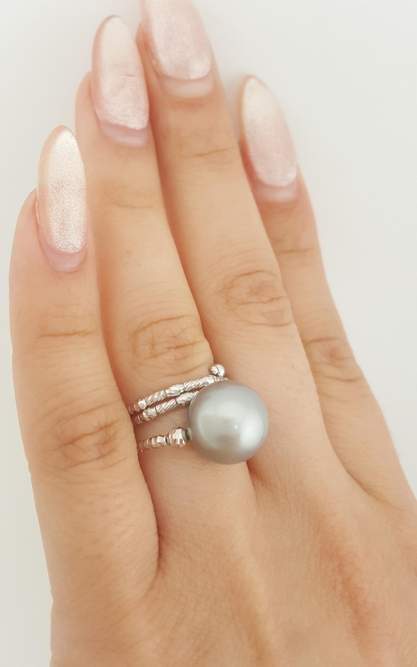 Tahitian Black Pearl 18k White Gold Flexible Ring 11.3 mm Pearl 3.2 Grams