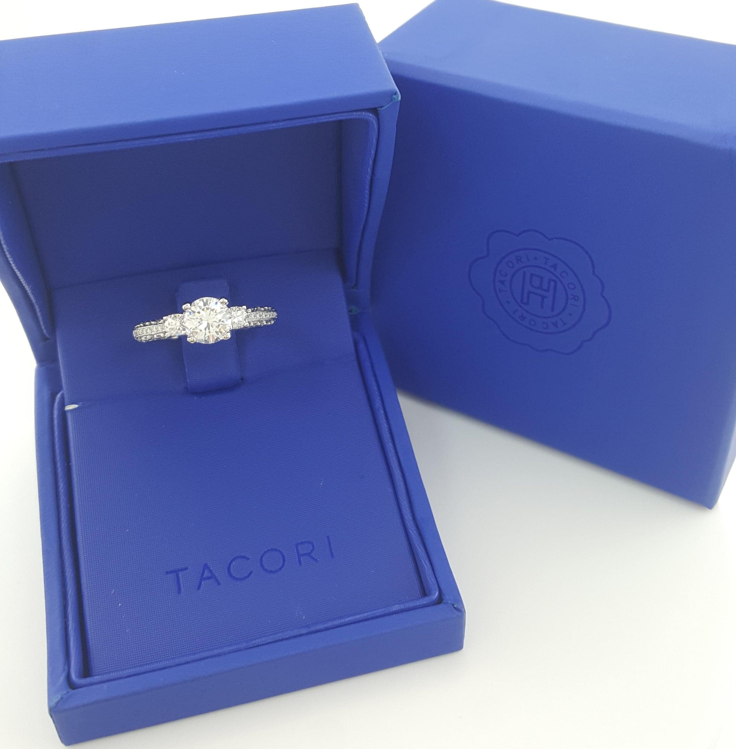 Tacori Crescent 3-Stone Semi-Mount Engagement Ring 0.31 ct Platinum Rtl $4,240