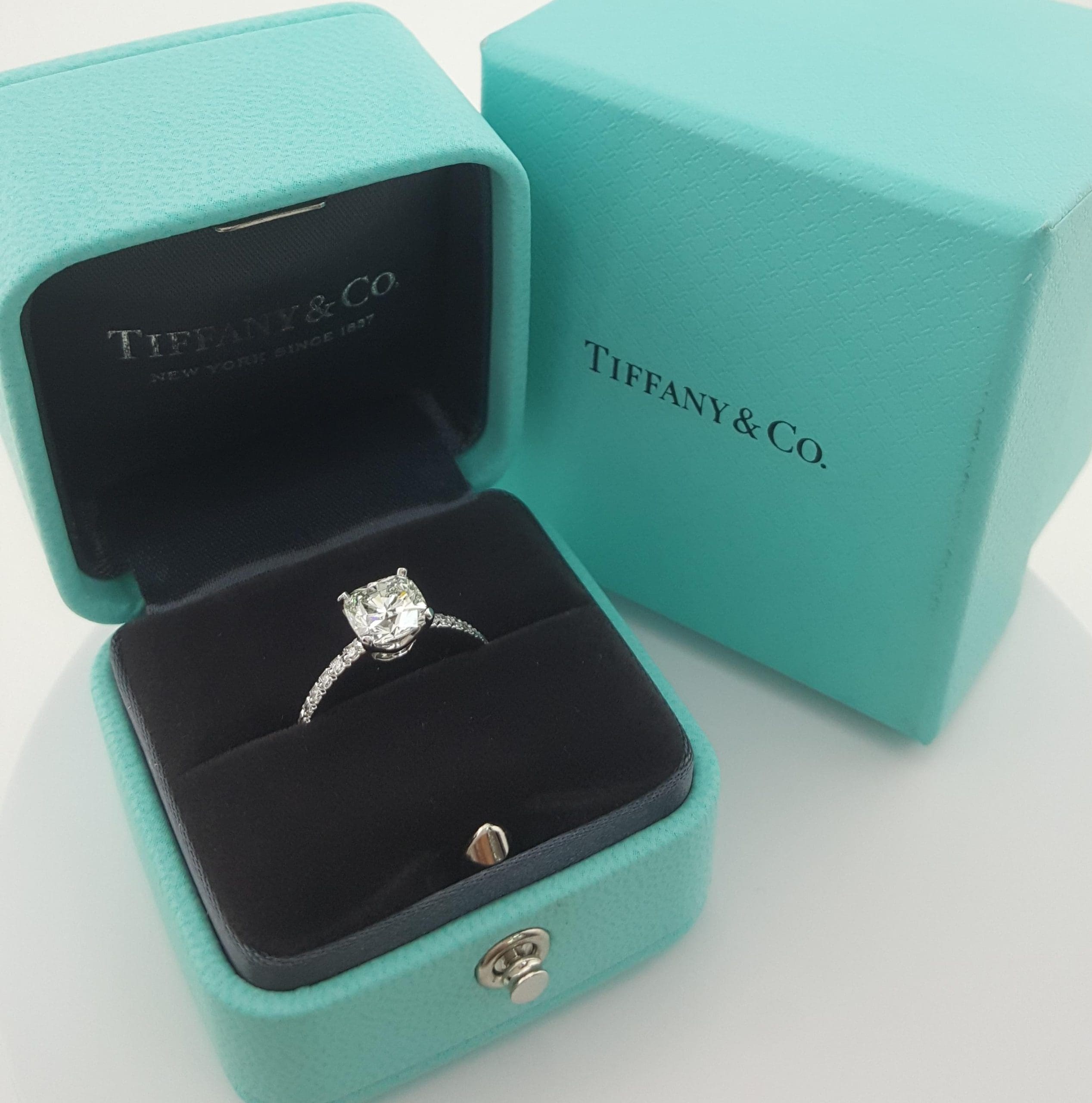 Tiffany & Co Novo Cushion Cut Diamond Engagement Ring 1.55 ct Plat Rtl $20,200