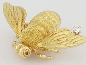 Vintage Yellow Gold Diamond Ruby Eyes Bee Brooch Pin 18K Gold 10.3 grams 22mm